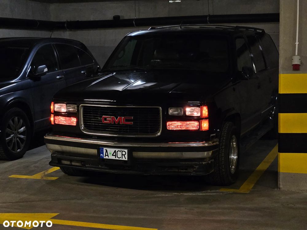 Chevrolet Suburban - 1