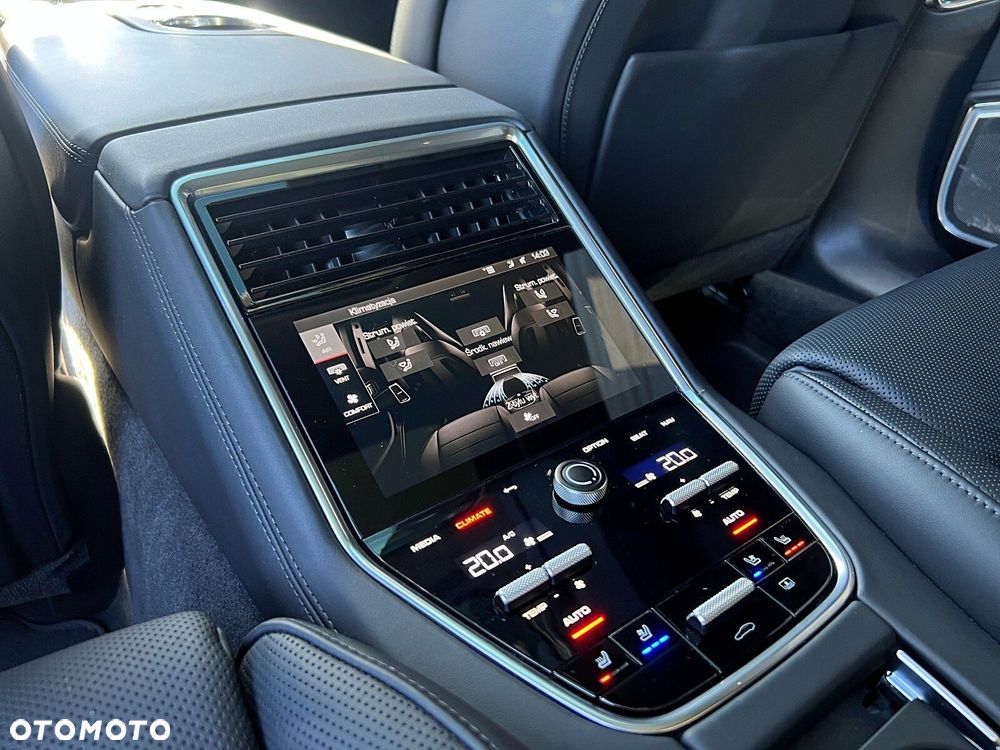 Porsche Panamera - 22