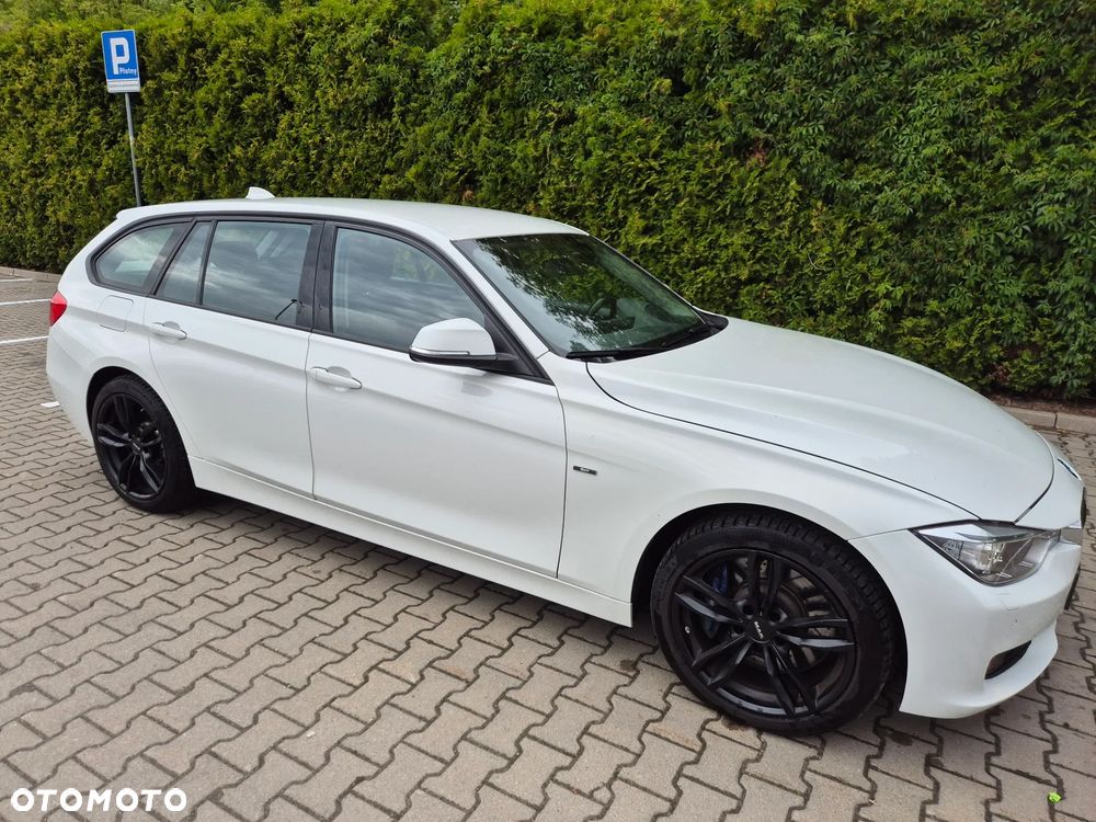 BMW Seria 3 335i xDrive Sport Line - 26