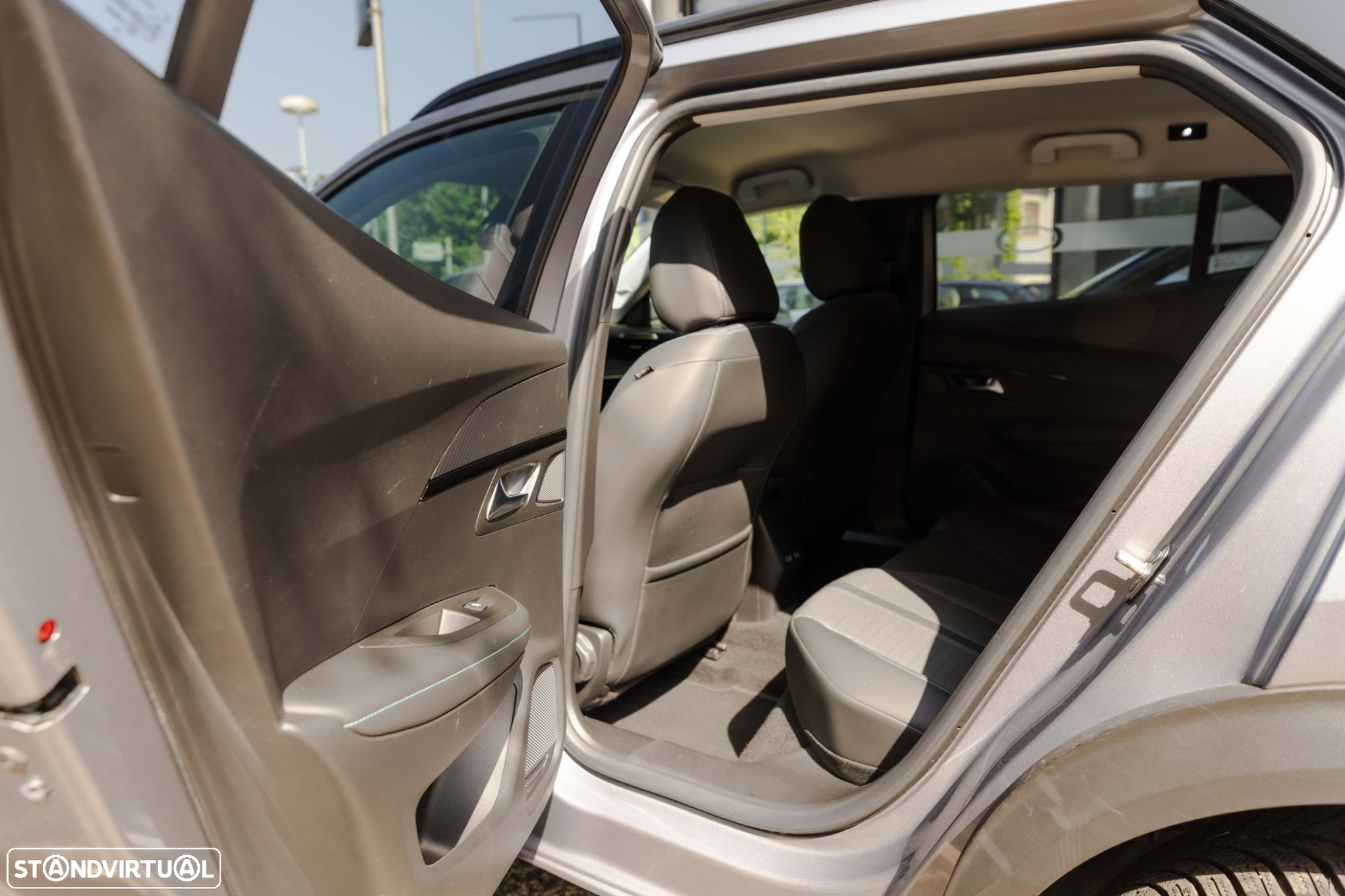 Peugeot 2008 1.2 PureTech Allure - 14