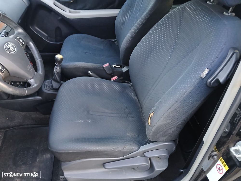 Toyota Yaris 1.33 VVT-i Comfort+AC - 9