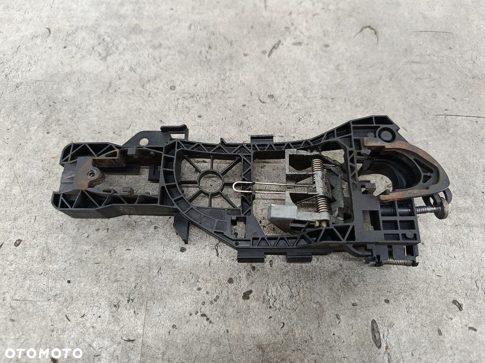 PODSTAWA KLAMKI PRAWY PRZÓD VW PASSAT B6 3C0837886G - 1