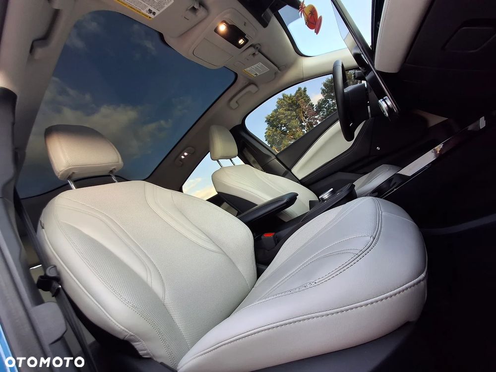 Ford Mustang Mach-E 88 kWh AWD Premium - 16