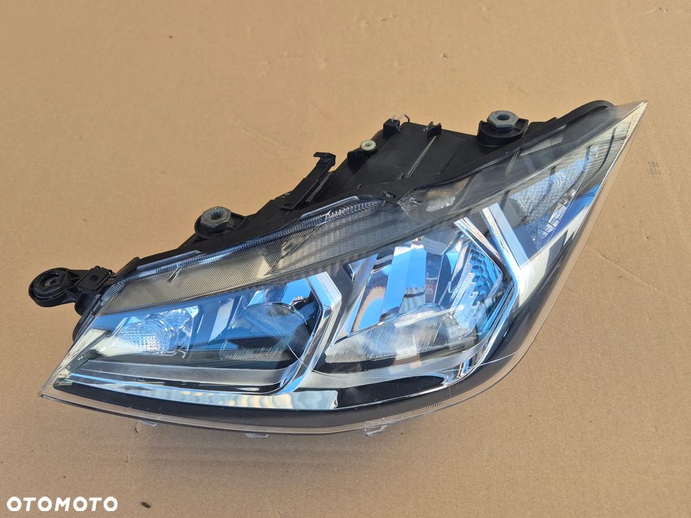 Seat Ibiza V 2017-2020 lampa lewa.Zwykła.Valeo - 1