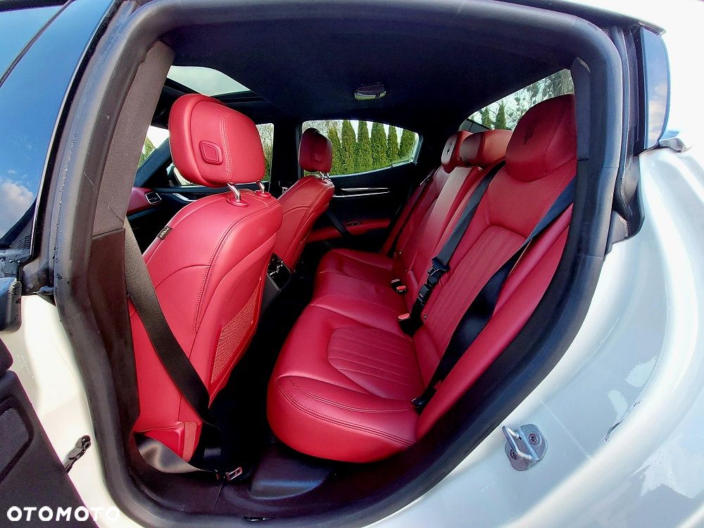 Maserati Ghibli GranSport - 21