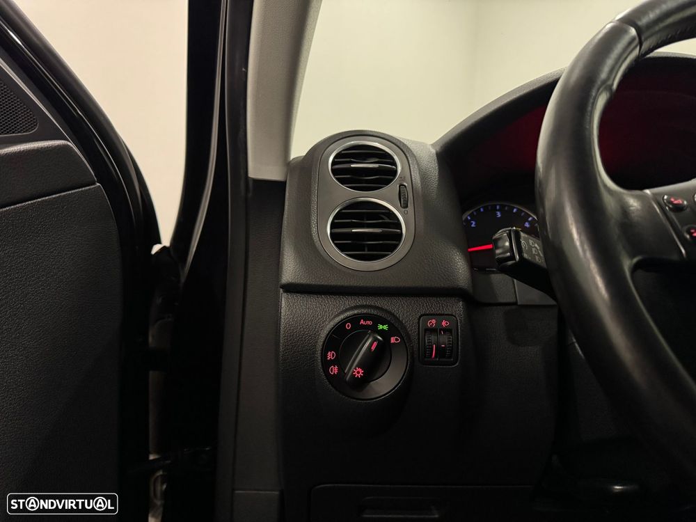 VW Tiguan 2.0 TDI Sport 4Motion - 43