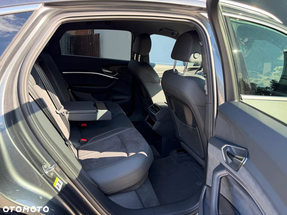 Audi Q8 Sportback e-tron - 12