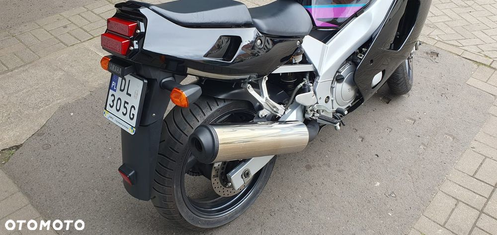 Yamaha FZR - 17