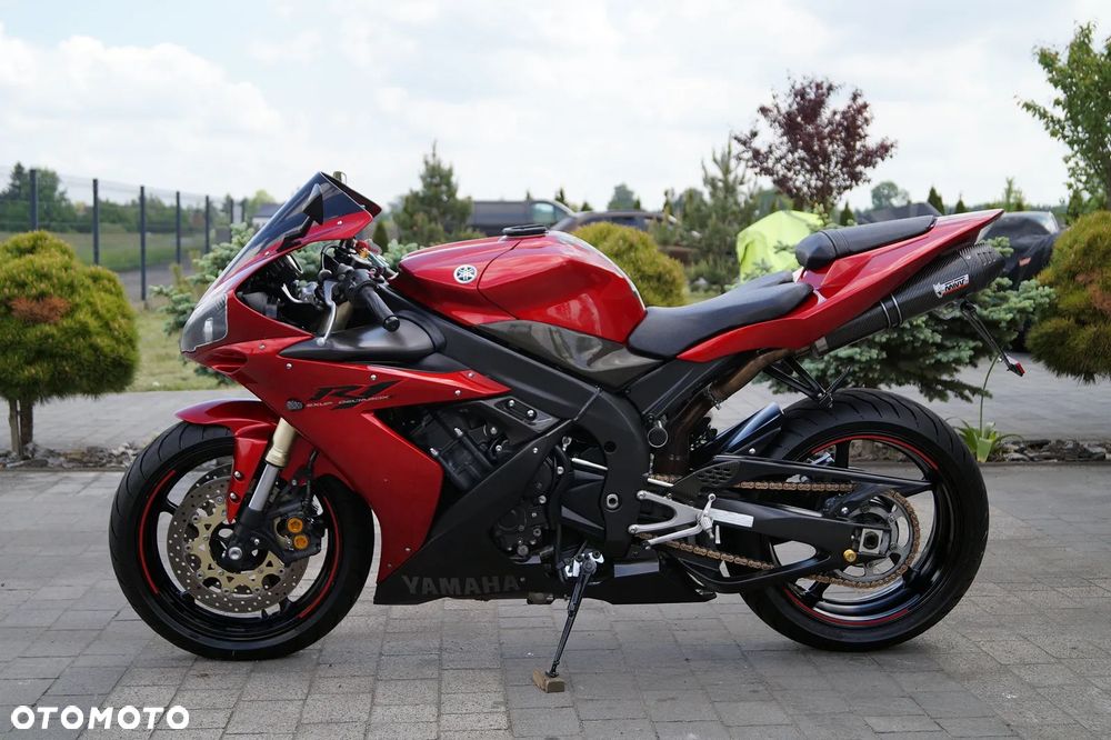 Yamaha R1 - 8