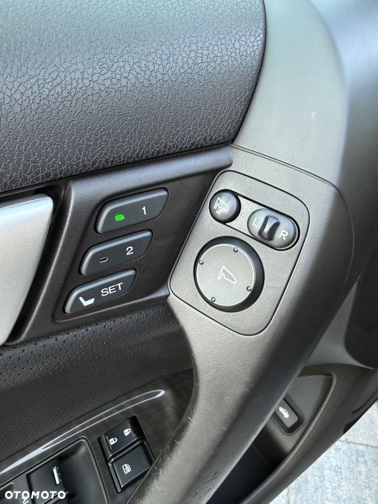 Honda Accord 2.0 Executive - 29