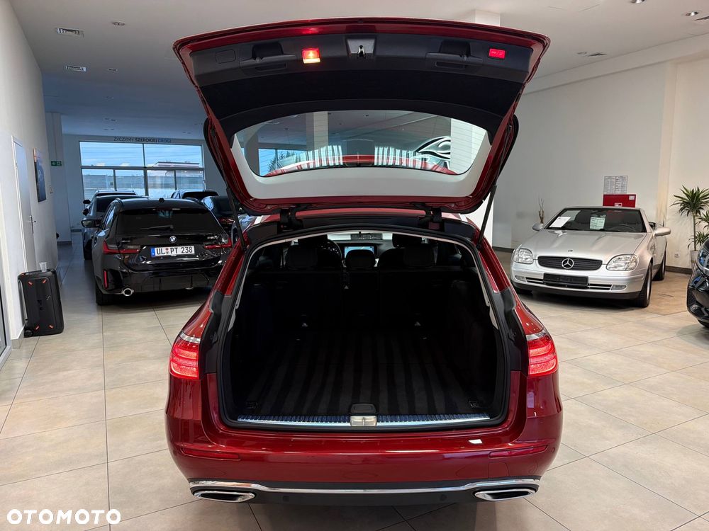 Mercedes-Benz Klasa E 220 d 4Matic 9G-TRONIC - 40