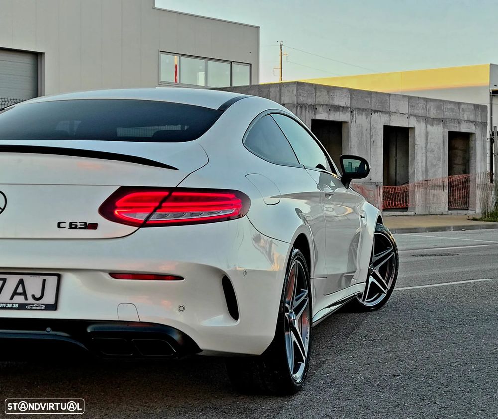 Mercedes-Benz C 63 AMG - 12