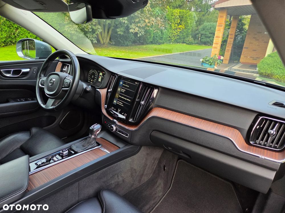 Volvo XC 60 D4 Momentum Pro - 25