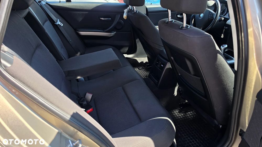 BMW Seria 3 320d - 16