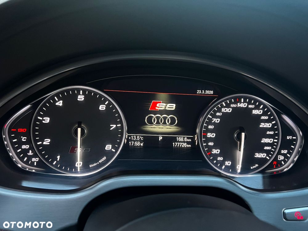 Audi S8 - 18