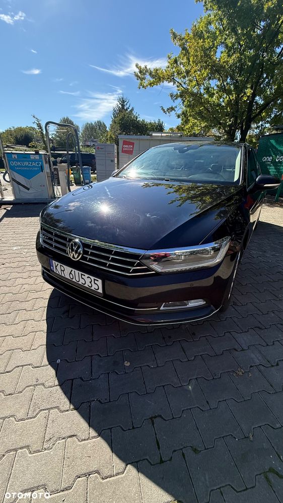 Volkswagen Passat - 1