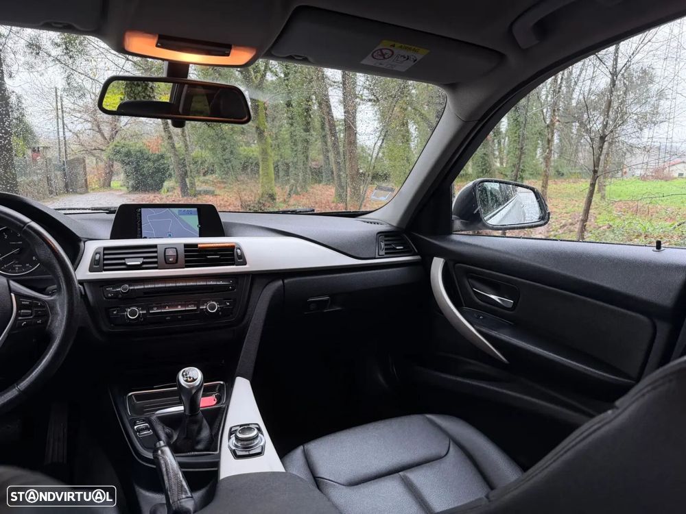 BMW 318 d Sport - 16