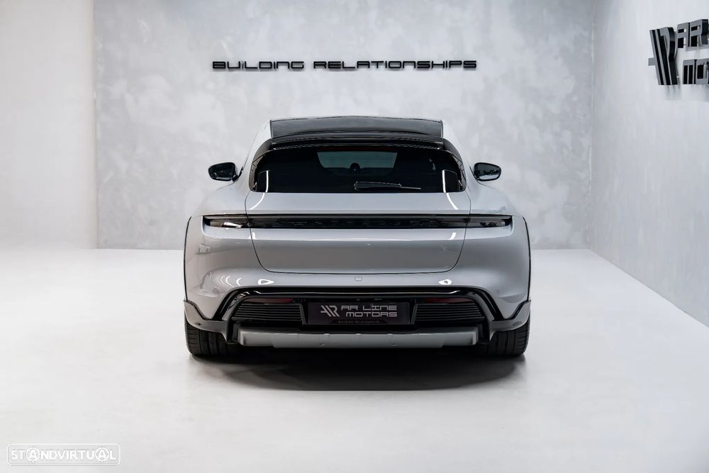 Porsche Taycan Cross Turismo 4 - 14