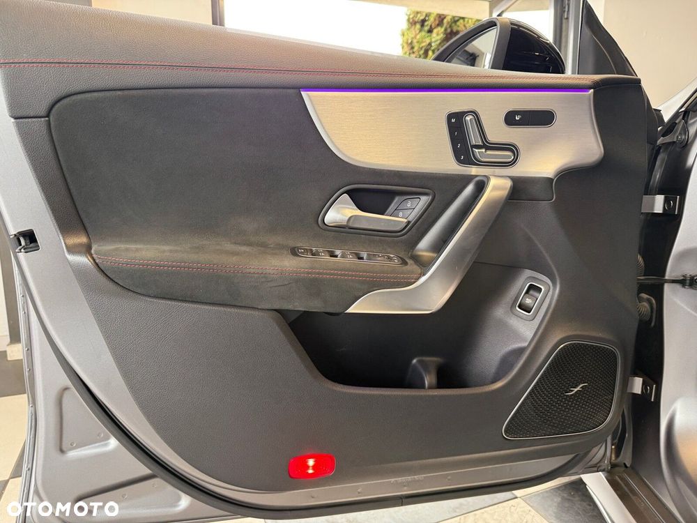 Mercedes-Benz CLA - 25