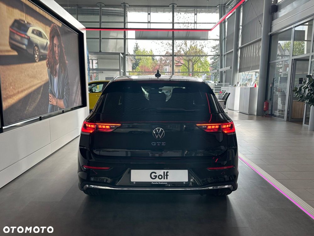 Volkswagen Golf - 6