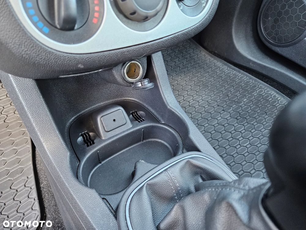 Opel Corsa 1.2 16V Essentia - 16