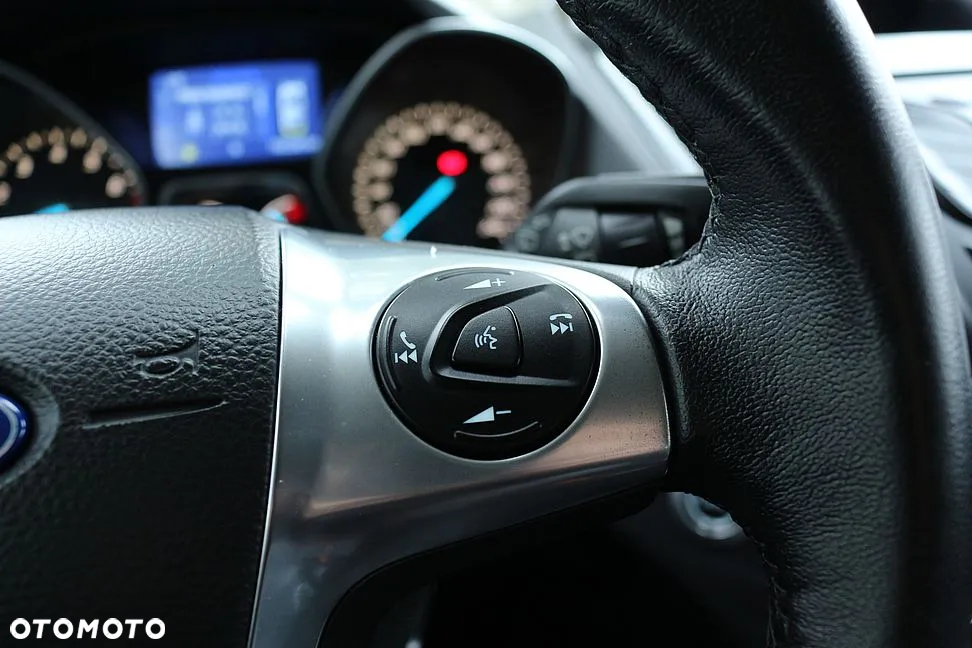 Ford Kuga 1.6 EcoBoost 2x4 Titanium - 24