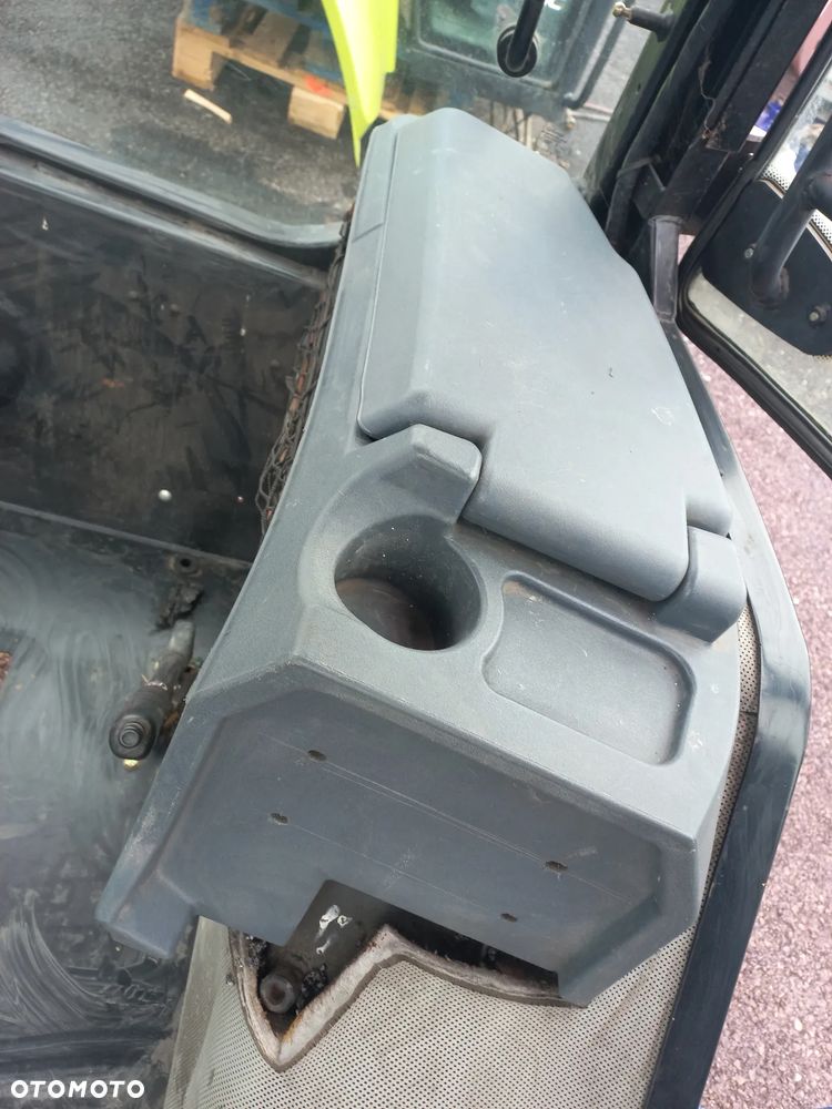 Kabina MCcormick,case, drzwi ,plastiki,środek,tapicerka,licznik,sterowniki,komputery,XTX130,TTX230,MX120,MC115,X70.80 ,MTX165,170,190,140 - 8