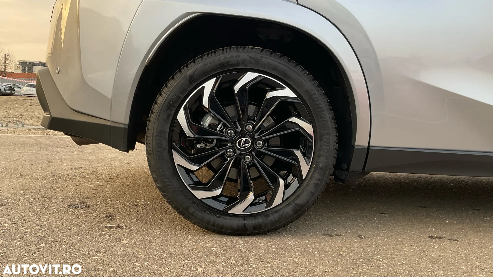 Lexus UX 250h 2.0L HEV 20H- (178 HP) 4X4 CVT Luxury - 25
