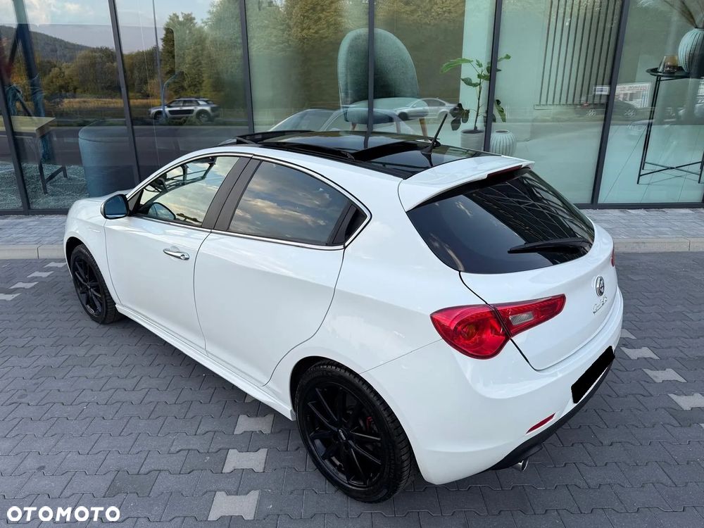 Alfa Romeo Giulietta 2.0 JTDM 16V - 12