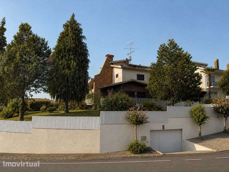 MORADIA independente em BRAGA com PISCINA e JARDINS - Grande imagem: 2/12