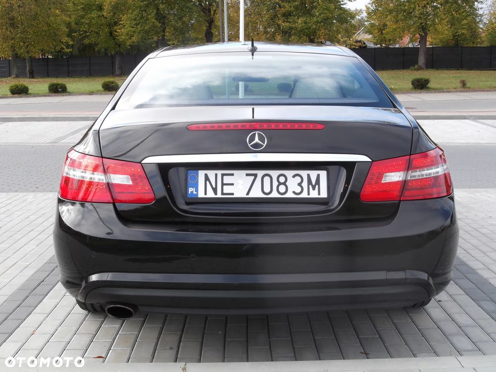 Mercedes-Benz E-Class 2011 photo 5