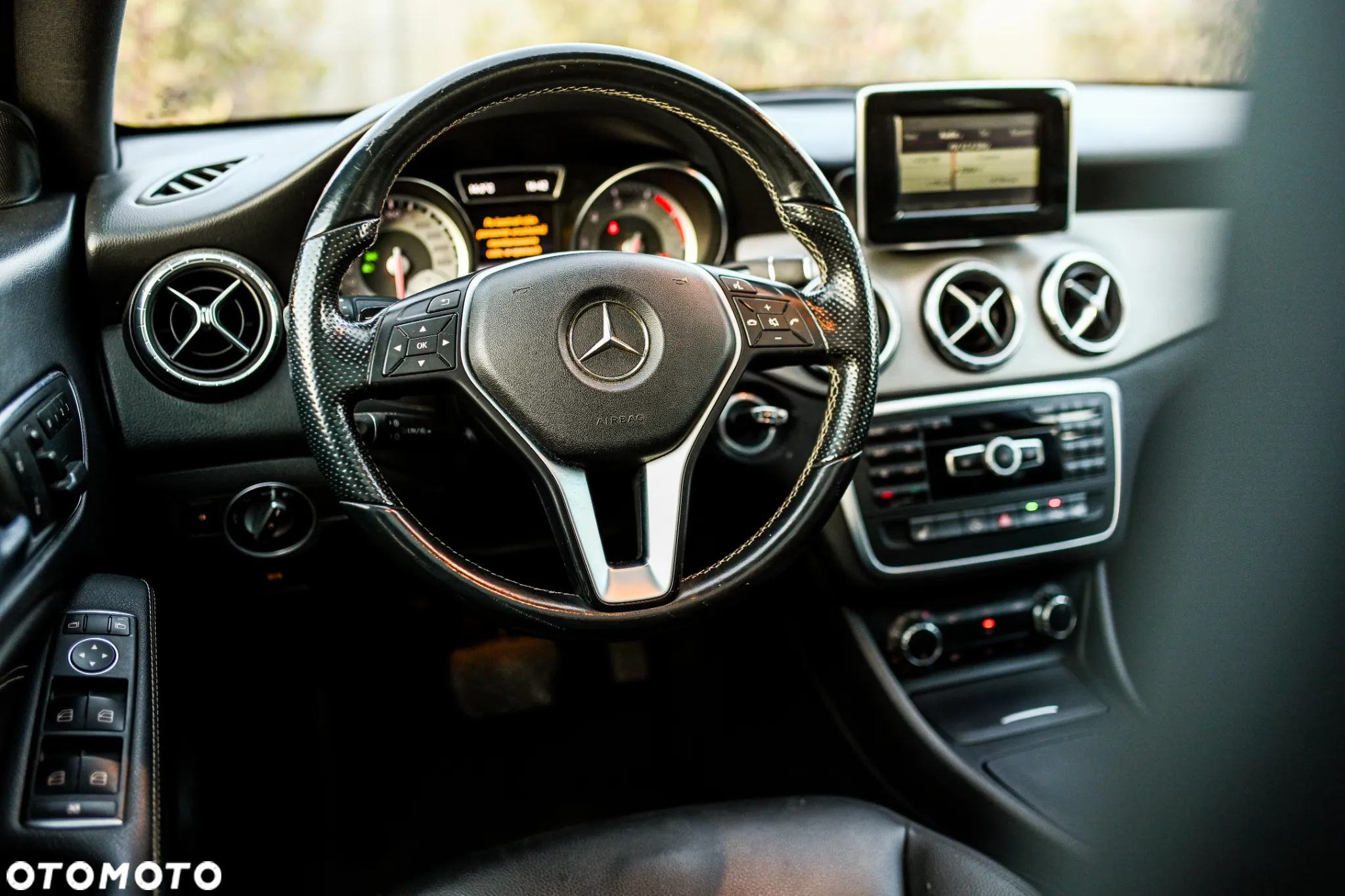 Mercedes-Benz CLA 180 7G-DCT - 20