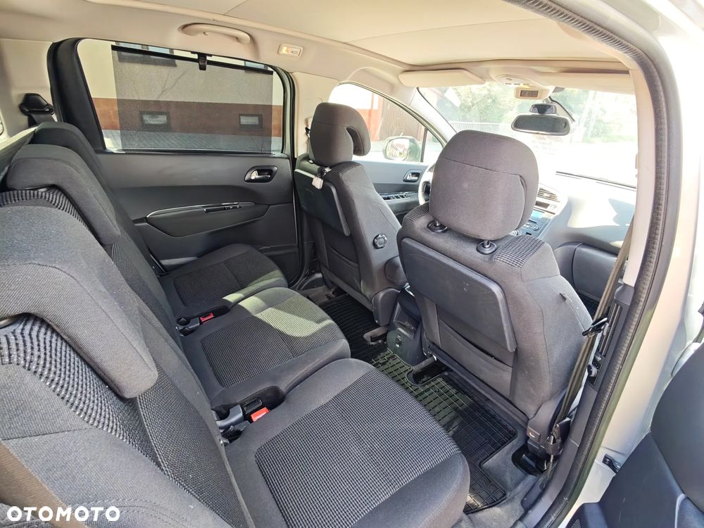 Peugeot 5008 - 8