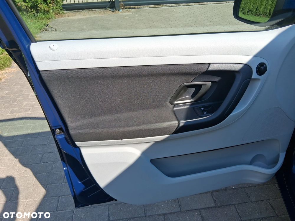 Skoda Fabia 1.2 HTP Ambiente - 17
