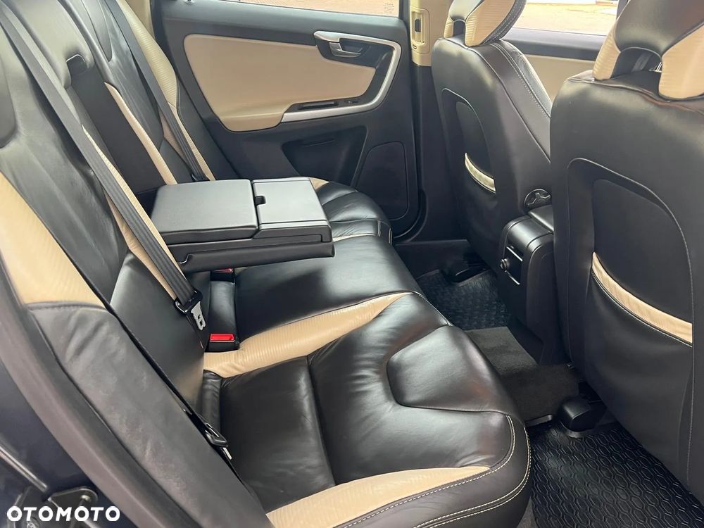 Volvo XC 60 D5 AWD RDesign - 22