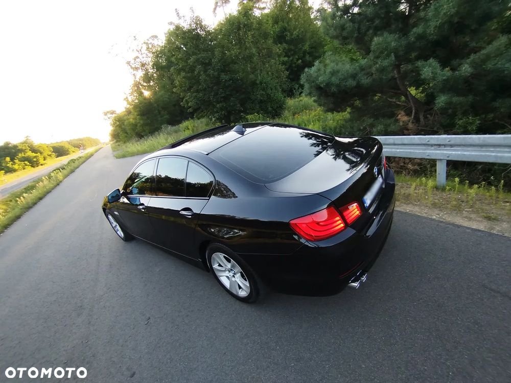 BMW Seria 5 528i - 3