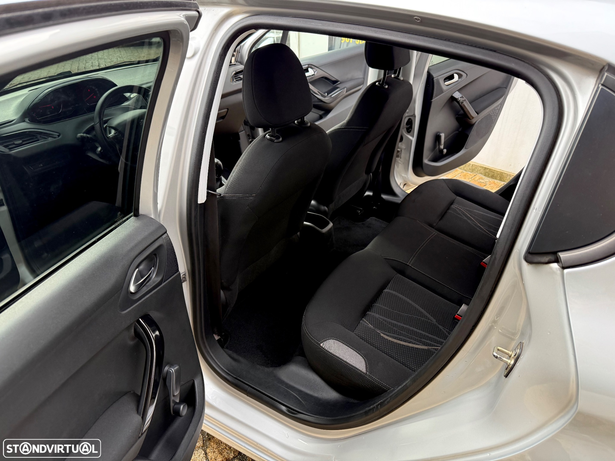 Peugeot 208 1.2 VTi SE Style - 12