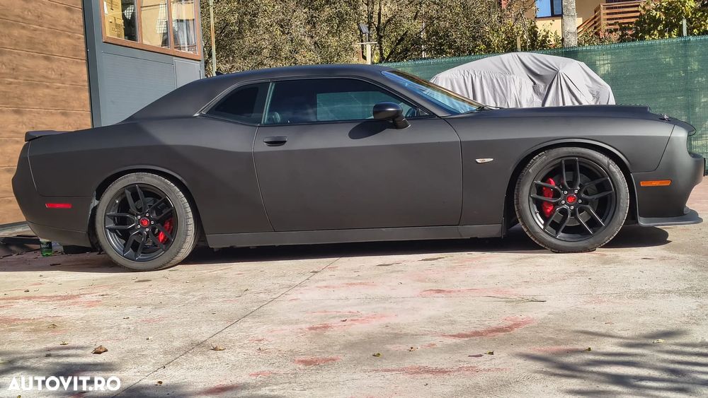 Dodge Challenger - 2