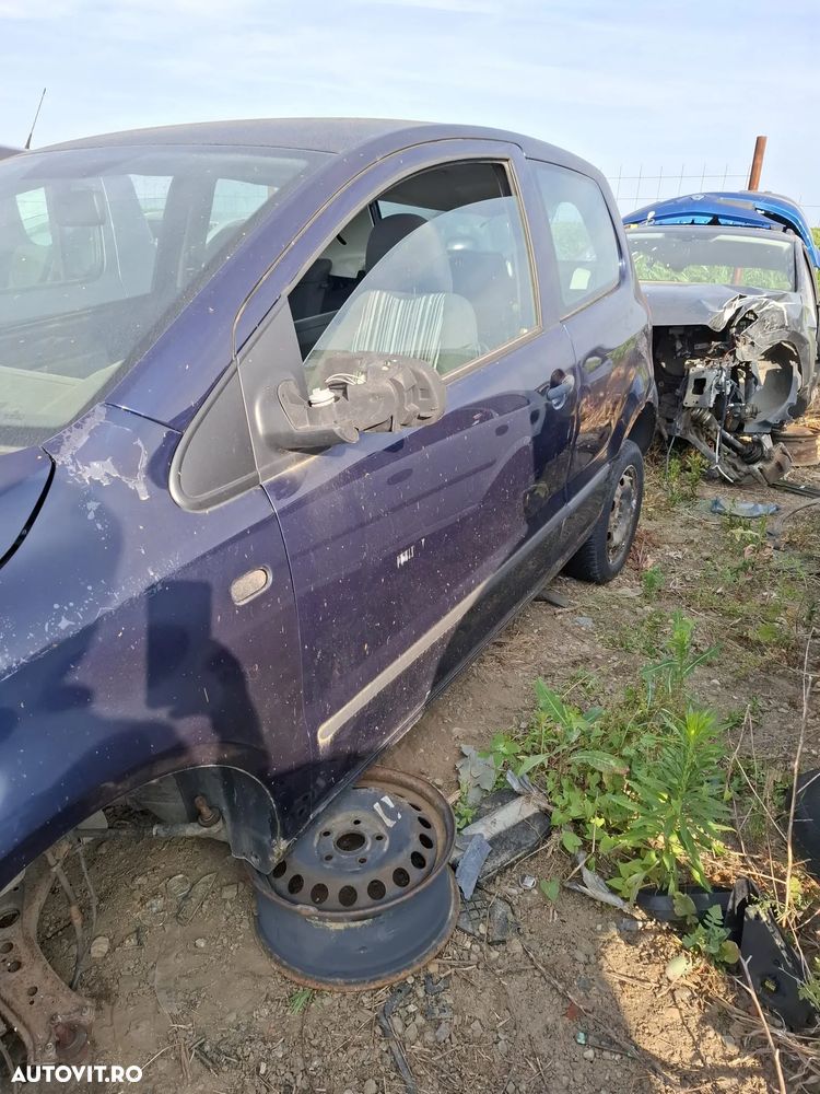 Dezmembrez Volkswagen Fox - 3