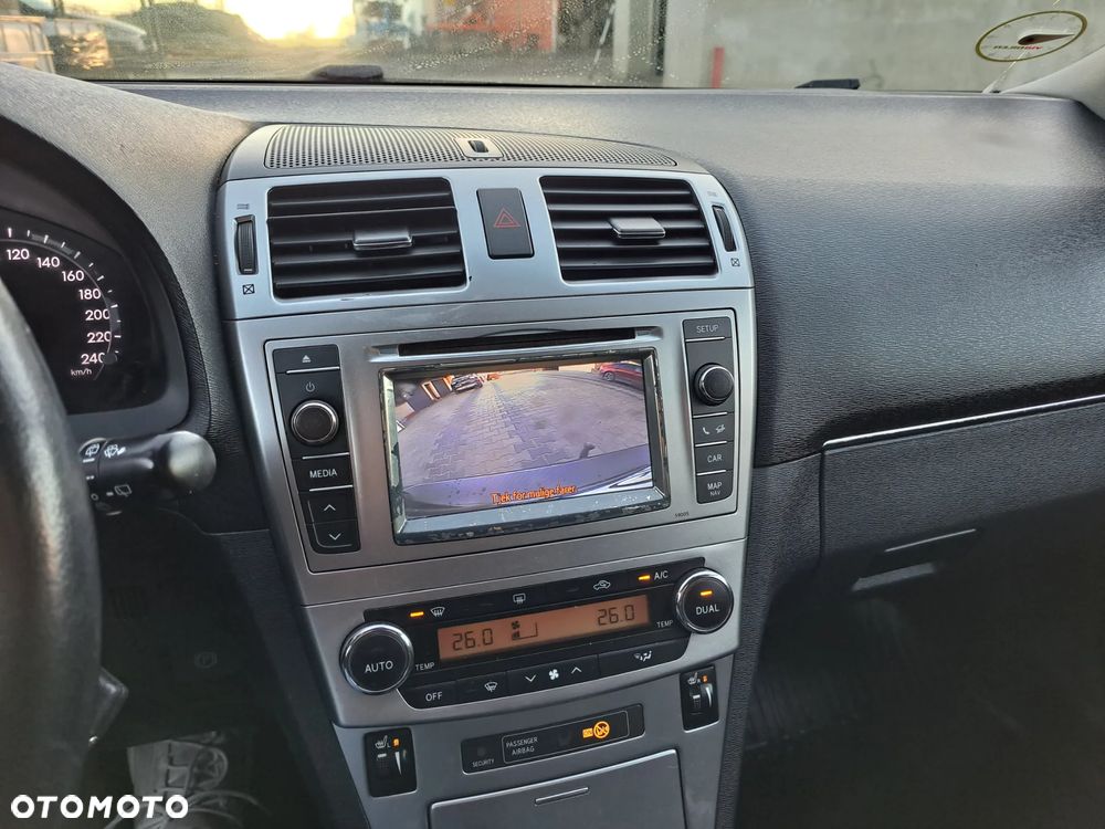 Toyota Avensis 1.8 Premium - 8