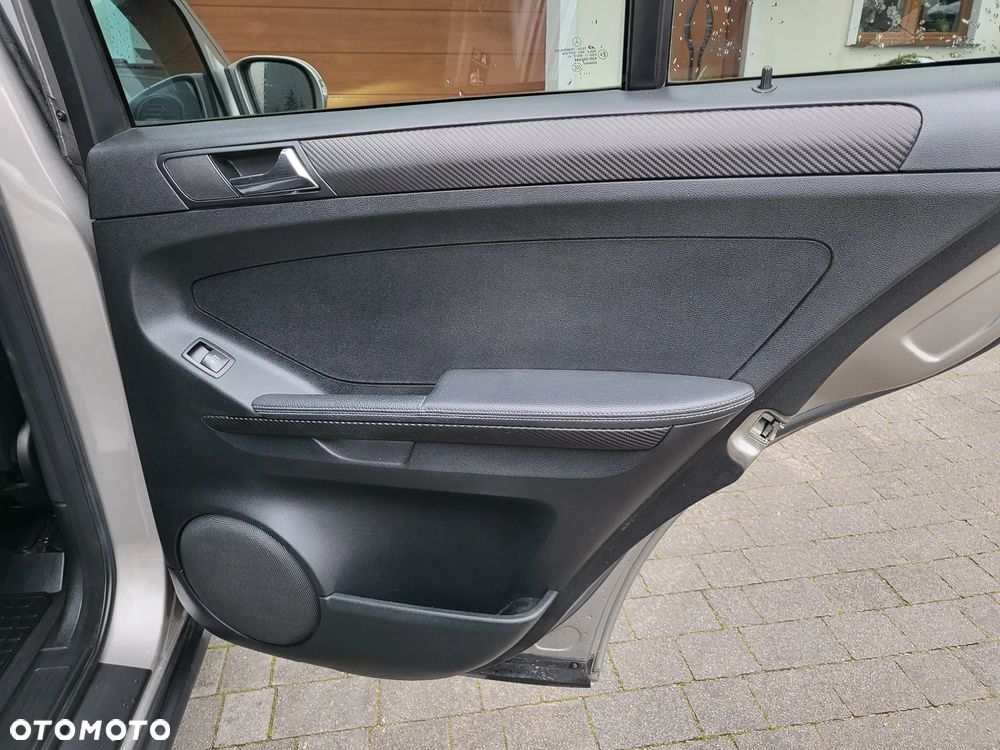 Mercedes-Benz ML - 15