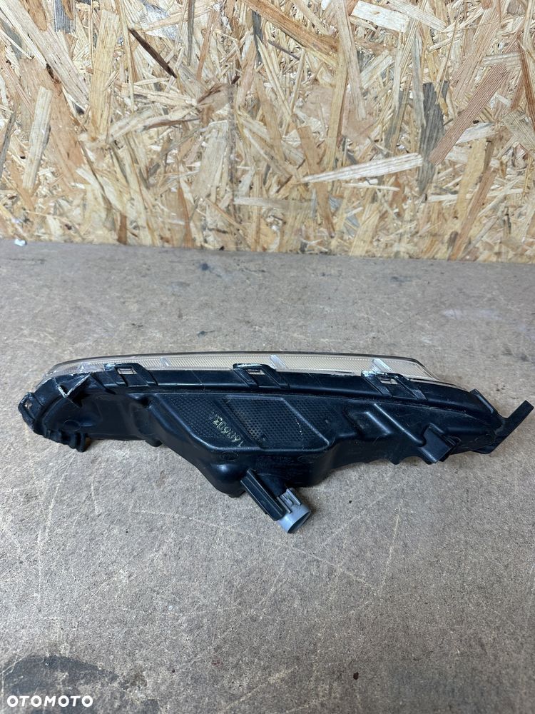 HYUNDAI TUCSON III HALOGEN DRL PRAWY 92208-D7000 - 7