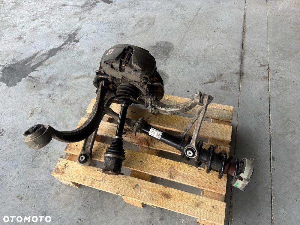 ZWROTNICA LEWA WAHACZ AMORTYZATOR AUDI A4 B9 A5 8W 8W0407559 - 7
