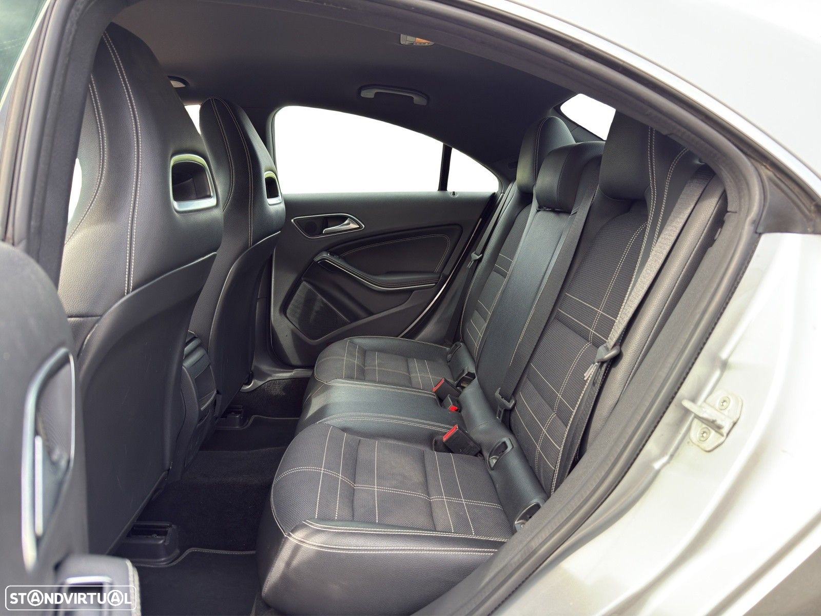 Mercedes-Benz CLA 180 d Urban - 12