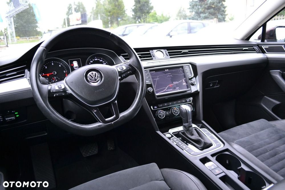 Volkswagen Passat - 8