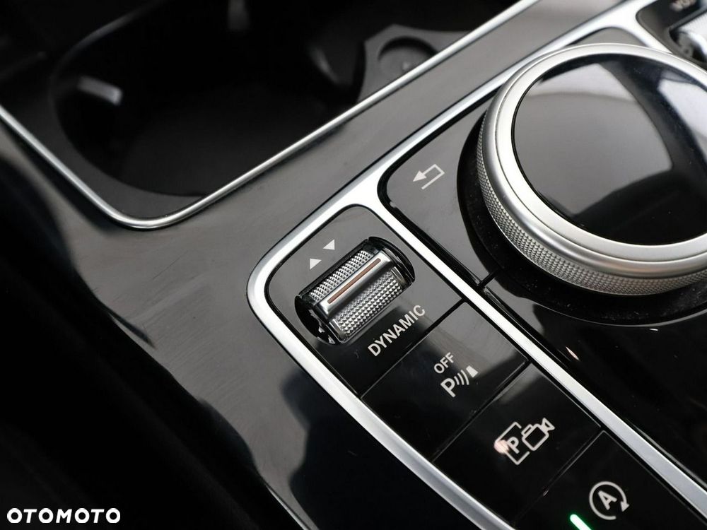Mercedes-Benz Klasa C 300 4Matic 9G-TRONIC Avantgarde - 33