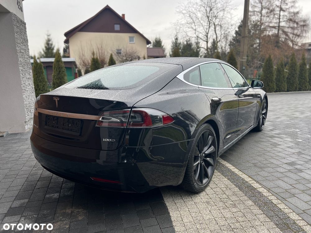 Tesla Model S - 12