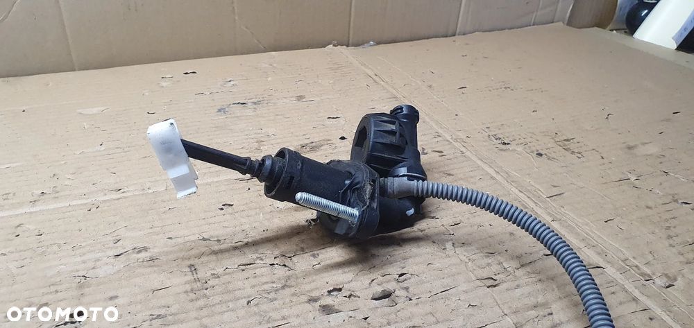 Pompka sprzęgła wysprzęglik Opel Zafira C 55579998 - 3