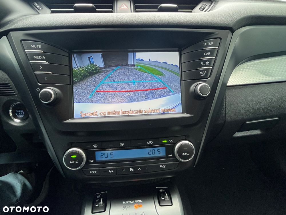 Toyota Avensis 1.8 Premium - 18