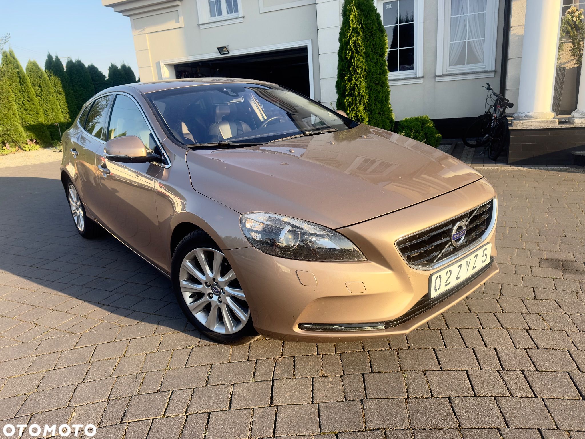 Volvo V40 D2 R-Design Momentum - 1